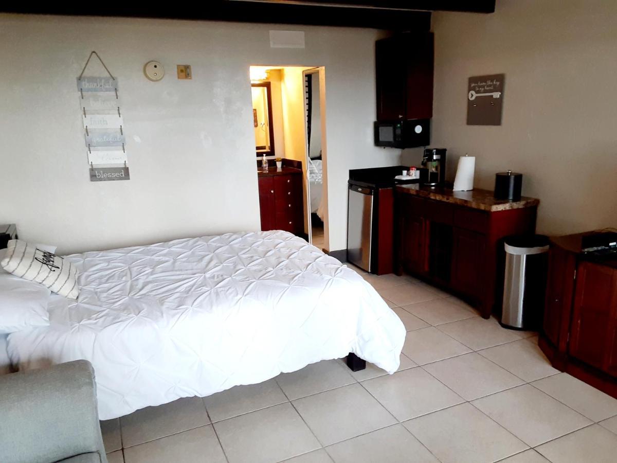 Charming One Bedroom Resort-Style Studio With Pool And Beach Access Ruskin Exterior foto